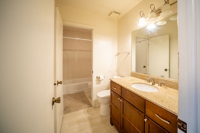 7020 Barrington Court 203, Woodridge, IL 60517