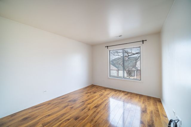 7020 Barrington Court 203, Woodridge, IL 60517