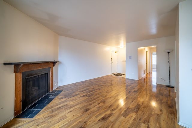 7020 Barrington Court 203, Woodridge, IL 60517