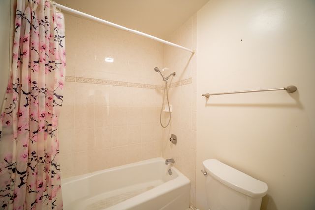 7020 Barrington Court 203, Woodridge, IL 60517