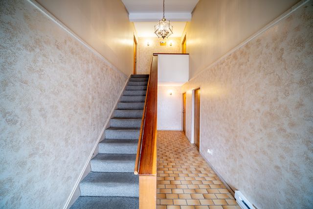 7020 Barrington Court 203, Woodridge, IL 60517