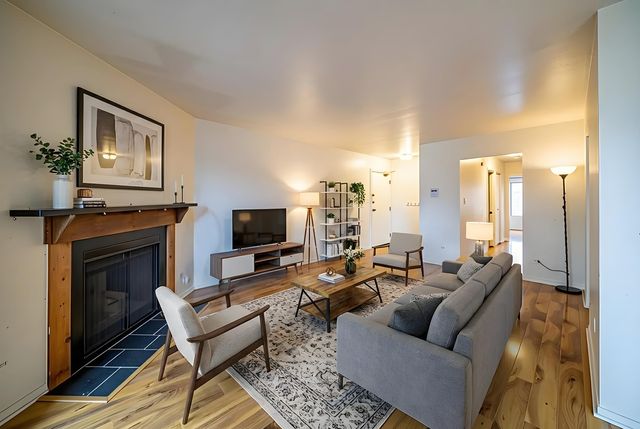 7020 Barrington Court 203, Woodridge, IL 60517