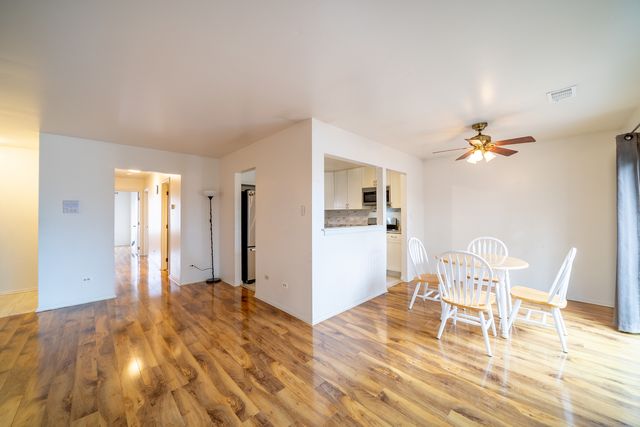 7020 Barrington Court 203, Woodridge, IL 60517