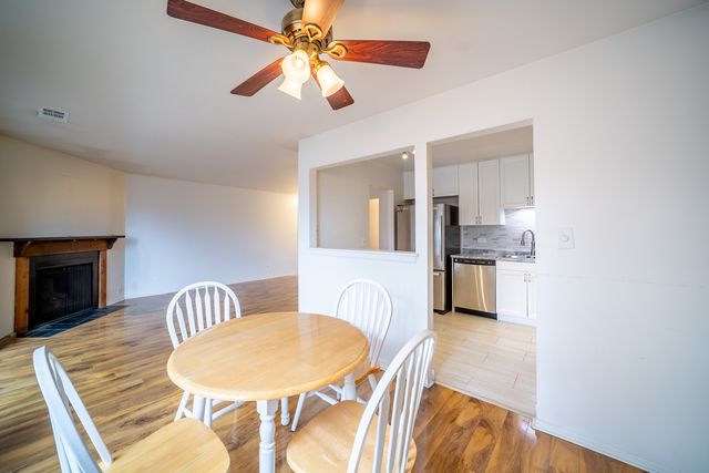 7020 Barrington Court 203, Woodridge, IL 60517