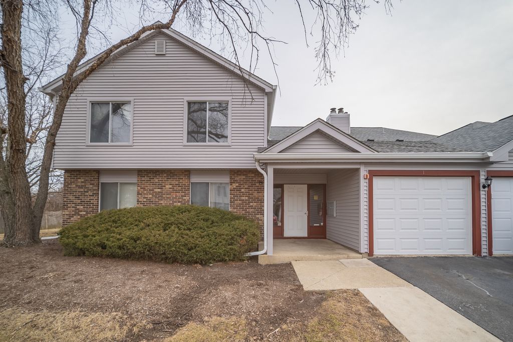 7020 Barrington Court 203, Woodridge, IL 60517