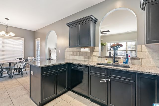 7705 TIMBER LEAF LANE, Bessemer, AL 35022