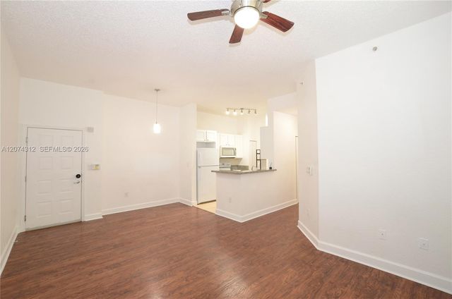 6001 SW 70th Street 137, South Miami, FL 33143