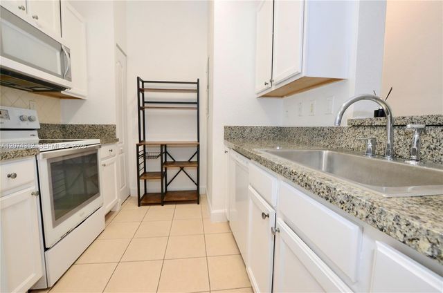 6001 SW 70th Street 137, South Miami, FL 33143