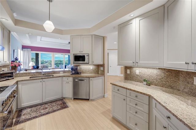 1895 Les Chateaux BLVD 302, Naples, FL 34109