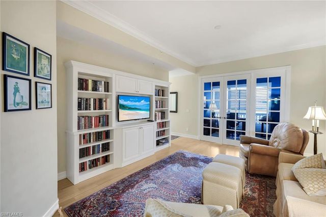 1895 Les Chateaux BLVD 302, Naples, FL 34109