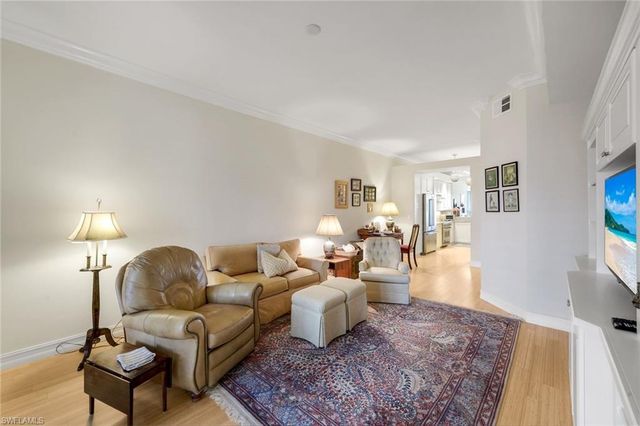 1895 Les Chateaux BLVD 302, Naples, FL 34109