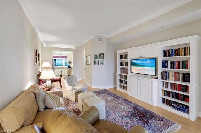 1895 Les Chateaux BLVD 302, Naples, FL 34109