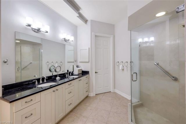 1895 Les Chateaux BLVD 302, Naples, FL 34109