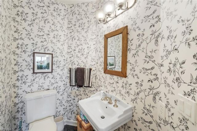 1895 Les Chateaux BLVD 302, Naples, FL 34109