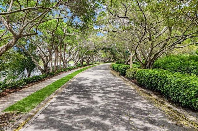 1895 Les Chateaux BLVD 302, Naples, FL 34109