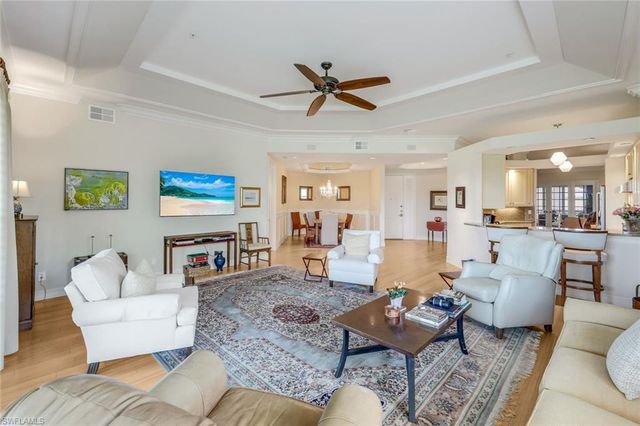 1895 Les Chateaux BLVD 302, Naples, FL 34109