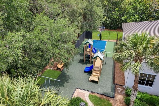1895 Les Chateaux BLVD 302, Naples, FL 34109
