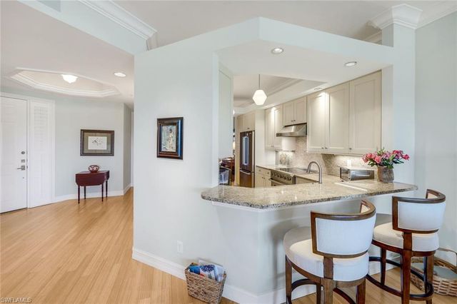 1895 Les Chateaux BLVD 302, Naples, FL 34109