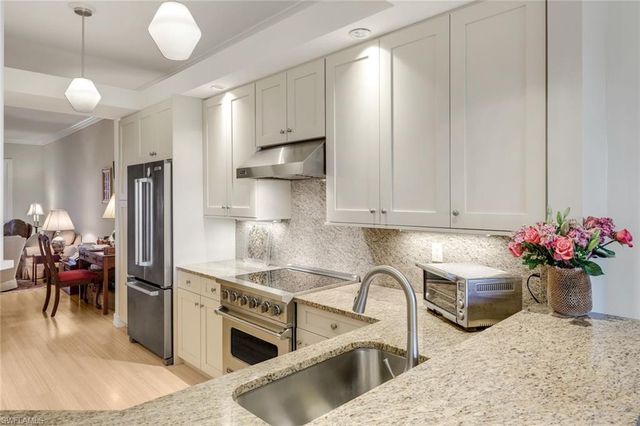 1895 Les Chateaux BLVD 302, Naples, FL 34109
