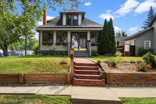 101 S Pine Street, Fenton, MI 48430
