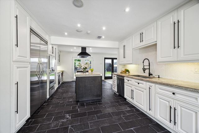 4148 Bissonnet Street, West University Place, TX 77005