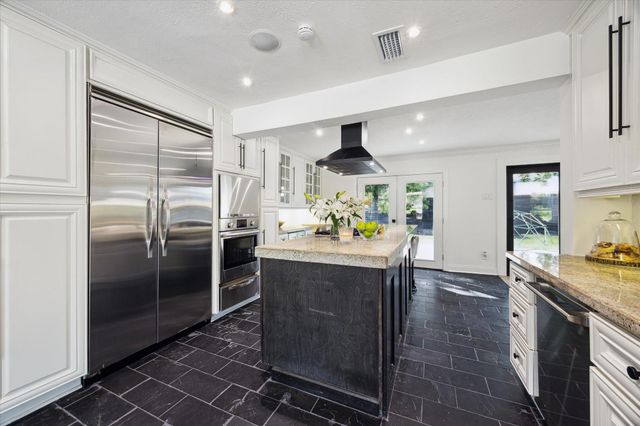 4148 Bissonnet Street, West University Place, TX 77005