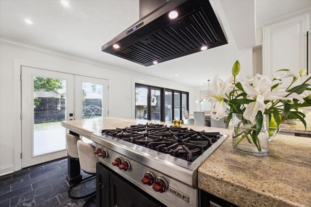 4148 Bissonnet Street, West University Place, TX 77005