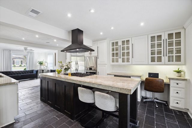 4148 Bissonnet Street, West University Place, TX 77005