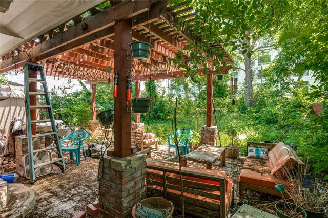 520 W 9th Street, Dallas, TX 75208