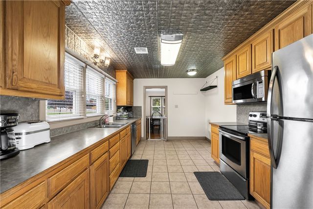 305 S Dixieland Road, Rogers, AR 72758