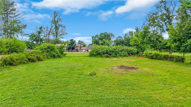 305 S Dixieland Road, Rogers, AR 72758
