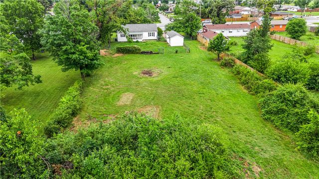 305 S Dixieland Road, Rogers, AR 72758
