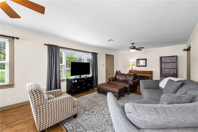 305 S Dixieland Road, Rogers, AR 72758
