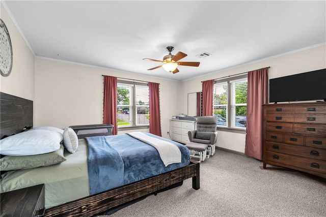 305 S Dixieland Road, Rogers, AR 72758