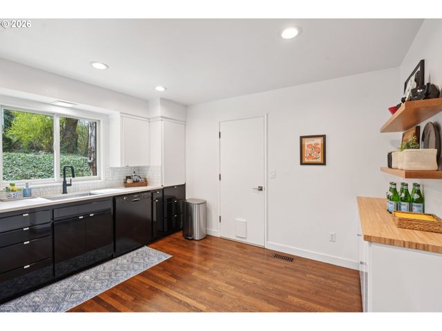 790 BRIERCLIFF Ln, Lake Oswego, OR 97034