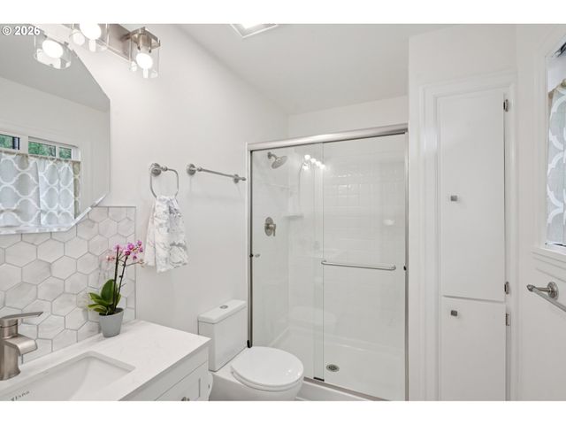 790 BRIERCLIFF Ln, Lake Oswego, OR 97034