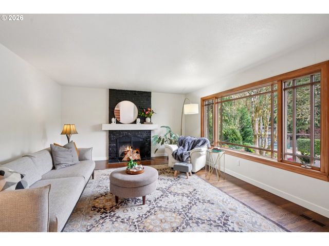 790 BRIERCLIFF Ln, Lake Oswego, OR 97034