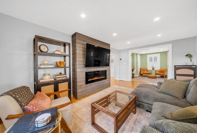 37 Hillcrest Ave, Beverly, MA 01915