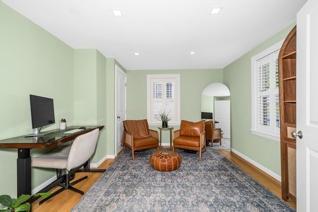 37 Hillcrest Ave, Beverly, MA 01915