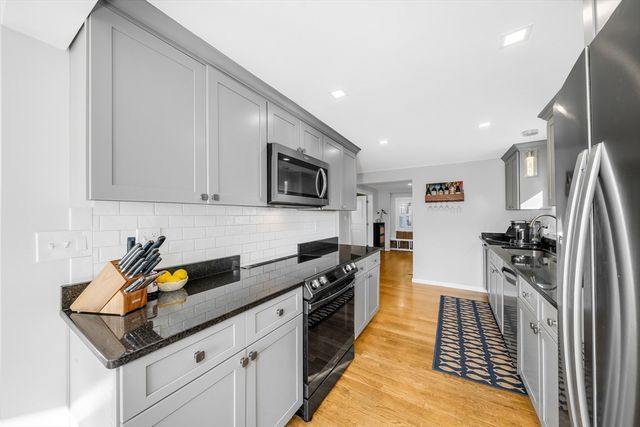 37 Hillcrest Ave, Beverly, MA 01915