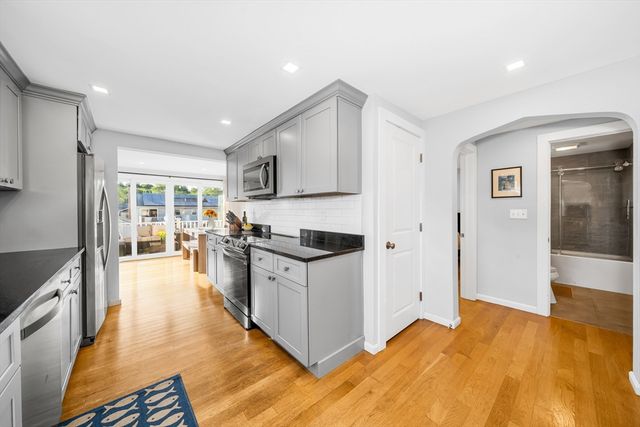 37 Hillcrest Ave, Beverly, MA 01915