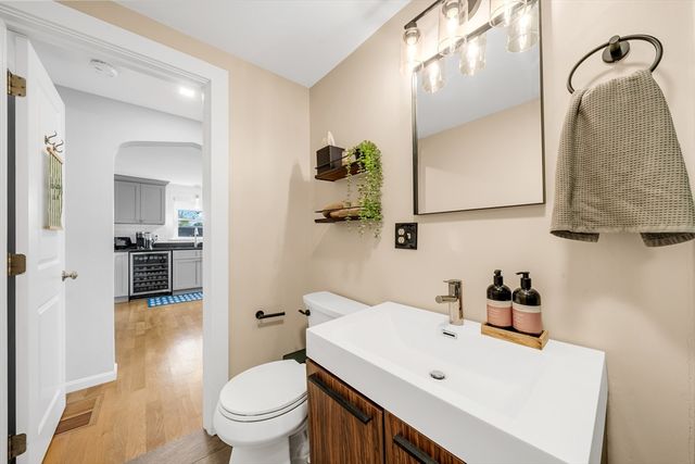 37 Hillcrest Ave, Beverly, MA 01915
