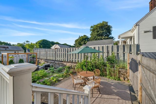 37 Hillcrest Ave, Beverly, MA 01915