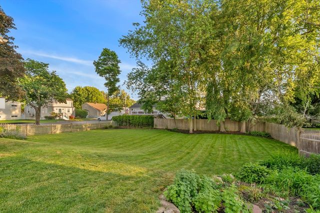 37 Hillcrest Ave, Beverly, MA 01915