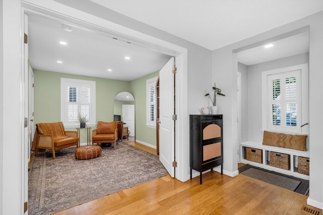 37 Hillcrest Ave, Beverly, MA 01915