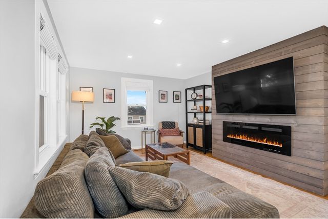 37 Hillcrest Ave, Beverly, MA 01915