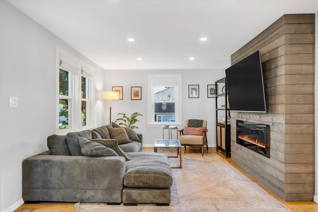 37 Hillcrest Ave, Beverly, MA 01915