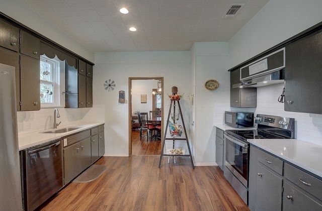 242 S Franklin Street, La Grange, TX 78945