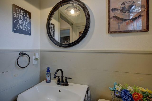 242 S Franklin Street, La Grange, TX 78945