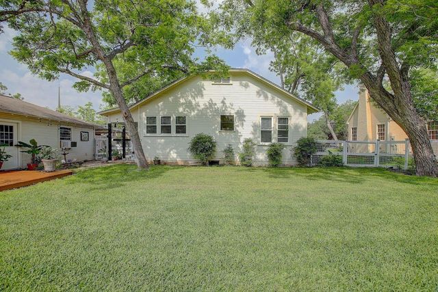 242 S Franklin Street, La Grange, TX 78945